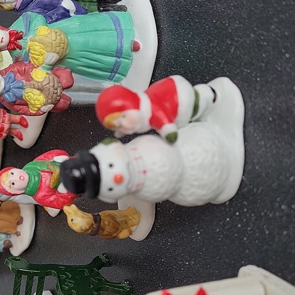 RELISTED... STILL FOR SALE..  Vintage Lemax Dickensvale - Picture 11 of 12